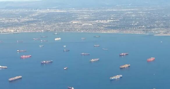 Congestión en puertos a ambos lados del océano Pacífico