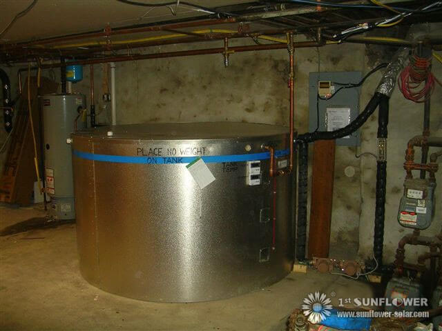 Instalaci&oacute;n de tanques de plomer&iacute;a y almacenamiento para sistema de calefacci&oacute;n solar (2)