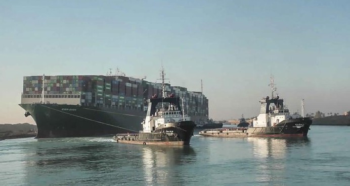 "Ever Given" escapó sin problemas del Canal de Suez y reanudó el tráfico